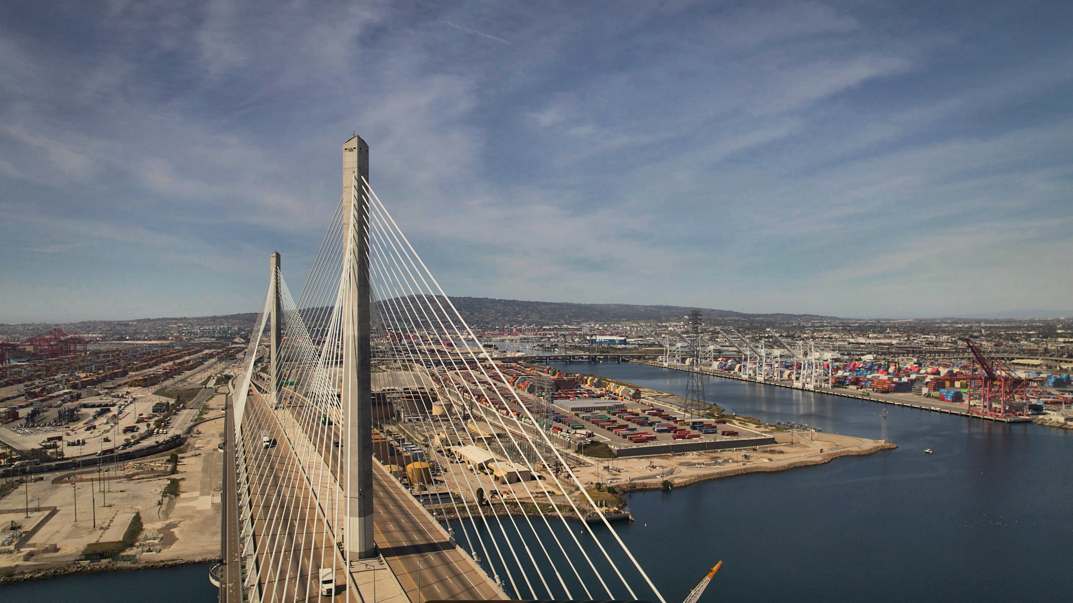 SKYSPECS Digital aerial photograph of St. Thomas bridge and surrounding landscape from above